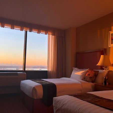 Ramada By Wyndham Flushing Queens New York City Exterior photo