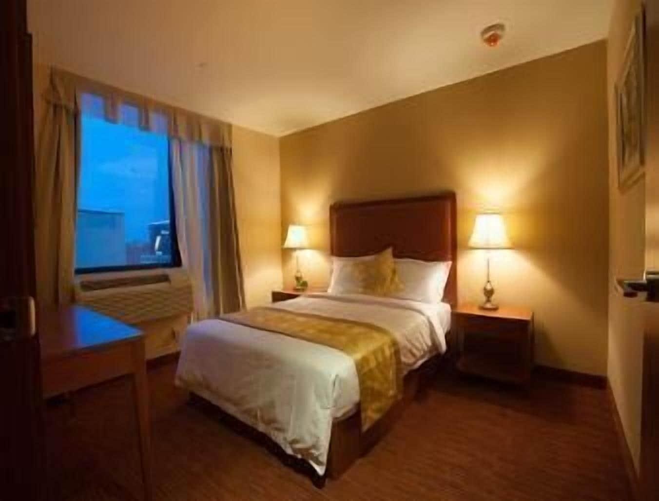 Ramada By Wyndham Flushing Queens New York City Exterior photo