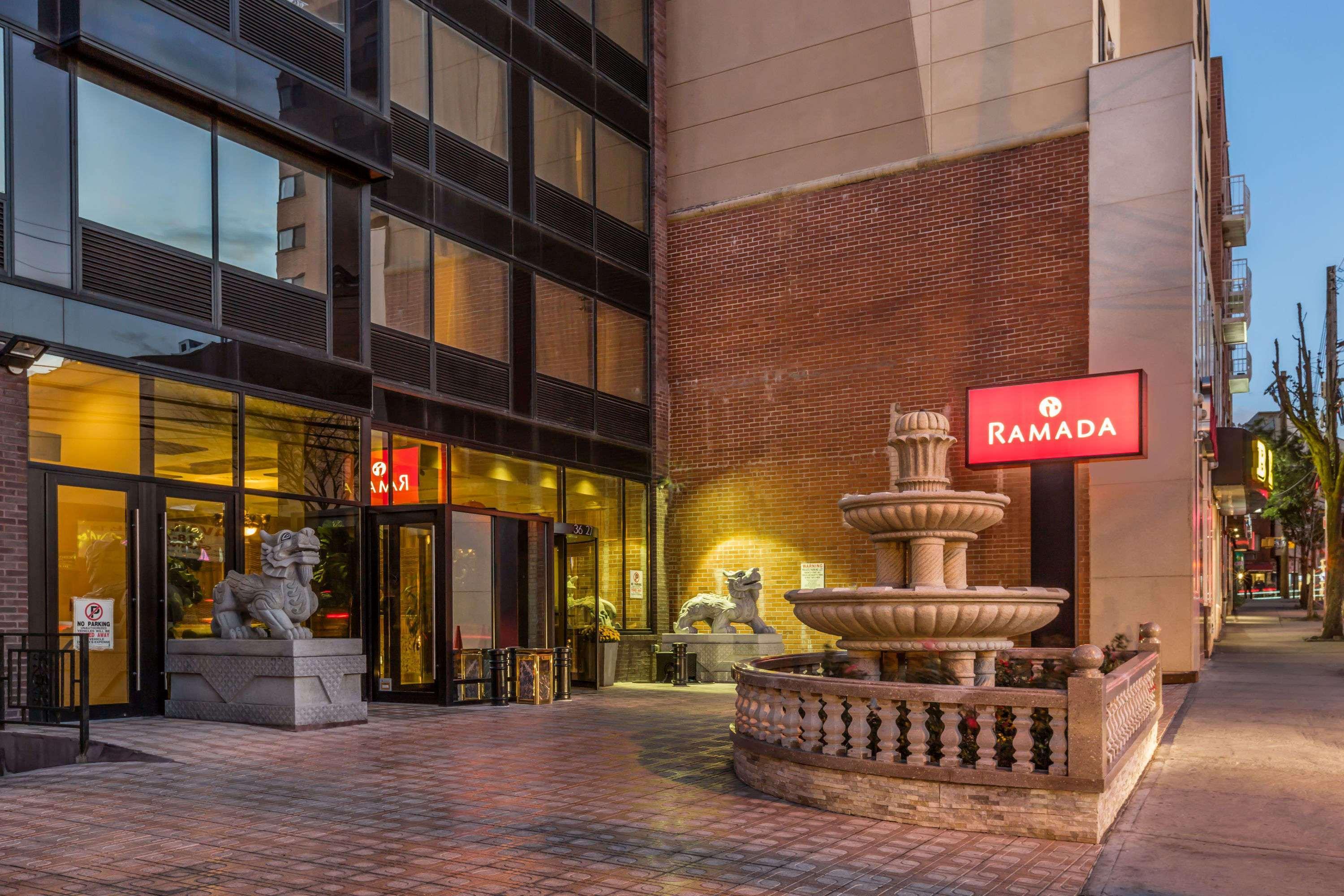 Ramada By Wyndham Flushing Queens New York City Exterior photo