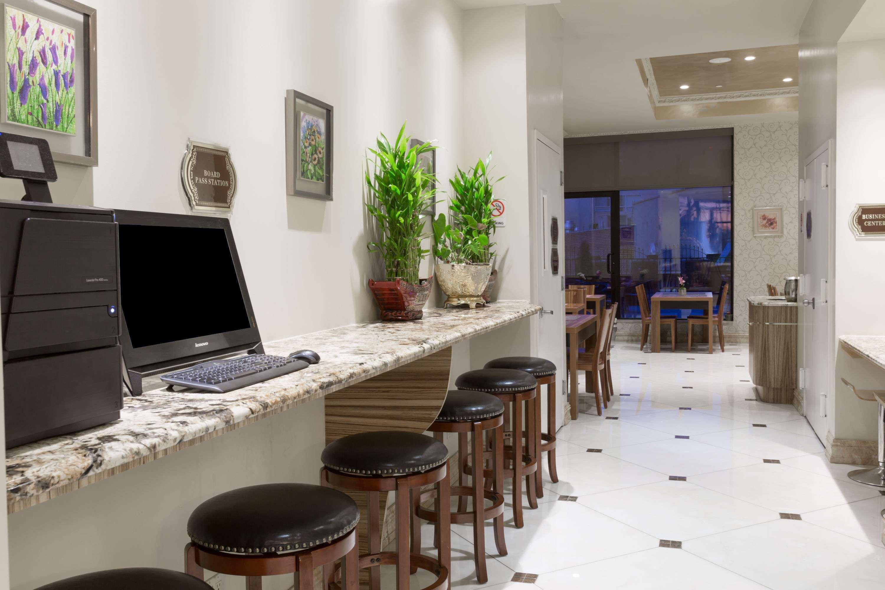 Ramada By Wyndham Flushing Queens New York City Exterior photo