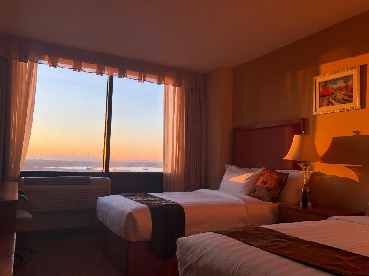 Ramada By Wyndham Flushing Queens New York City Exterior photo